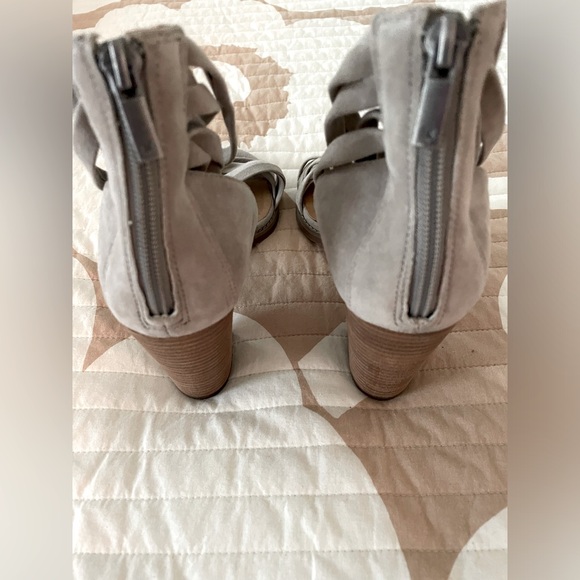 Lucky Brand neutral heels - Picture 4 of 7